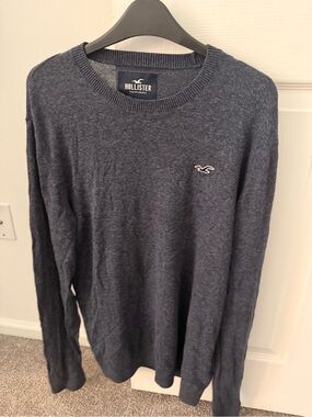 Hollister Men's Heather Navy Crewneck Sweater